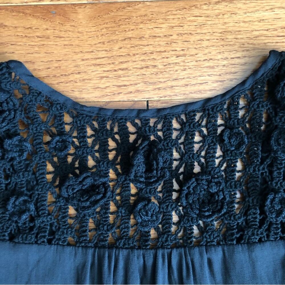 Aqua Crochet Shoulders Flutter Short Sleeves Black Casual Top Women’s Size L - Picture 7 of 10